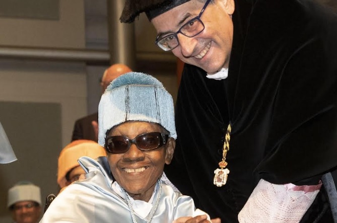 Maryse Condé durante la investidura como Doctora Honoris Causa de la Universidad Española de Murcia. Foto: EFE 