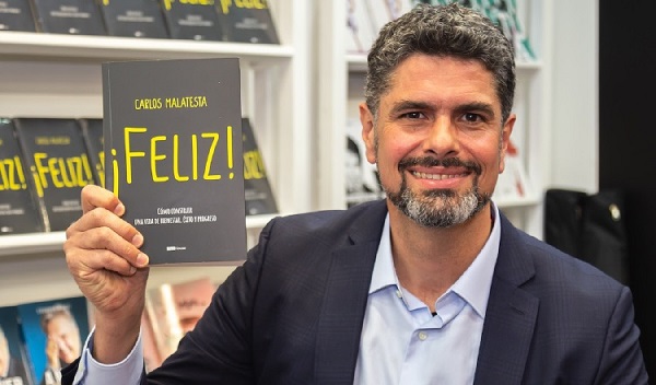 Carlos Malatesta y su publicación 'Feliz'. Foto: Cortesía