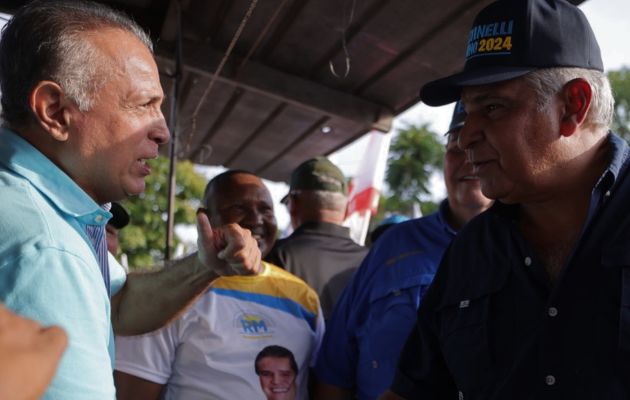 José Raúl Mulino recorrió este domingo las comunidades de Tocumen. Foto: Cortesía