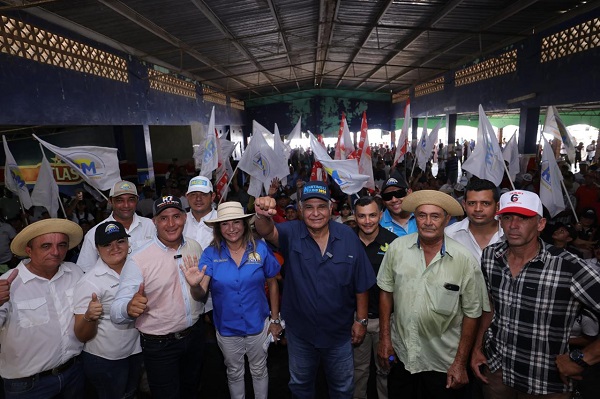 José Raúl Mulino realiza recorrido por Tonosí. 