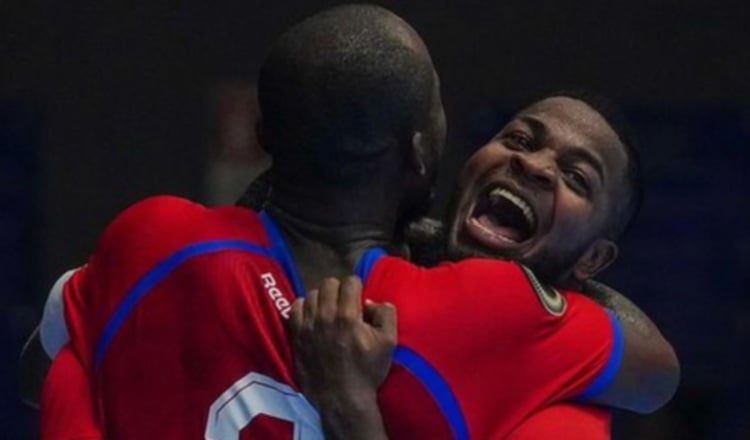 Alfonso Maquensi de  la selección de futsal de Panamá festeja. Foto: Fedebeis