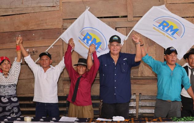 José Raúl Mulino se reunió con la  comunidad indígena de Ibedi. Foto: Cortesía