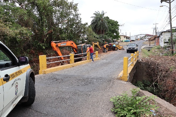 El objetivo de este vado era mantener el tráfico vehicular mientras se realizaban las obras de ampliación del puente vehicular. Foto. Eric Montenegro