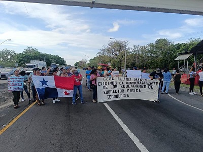 Mantuvieron cerrada este viernes la vía interamericana,  durante tres horas. Foto: Eric A. Montenegro