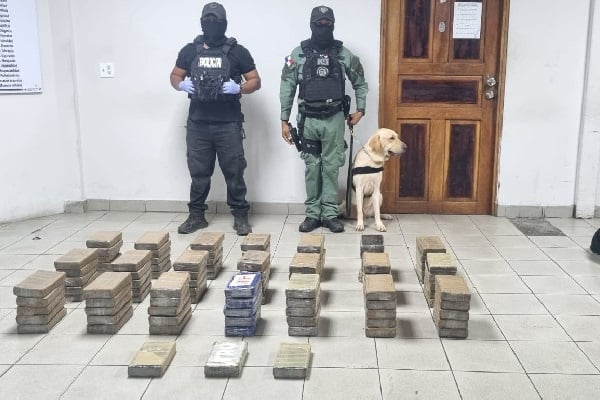 Los estupefacientes están en custodia de la Policía Nacional para que forme parte de las pruebas de investigación judicial por contaminación con drogas los contenedores. Foto. Policía Nacional