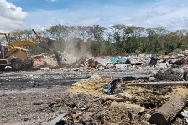 En el sitio, aún resta por retirar una cantidad no cuantificada de desechos, los cuales, una vez removidos, serán llevados al relleno sanitario. Foto. Eric Montenegro