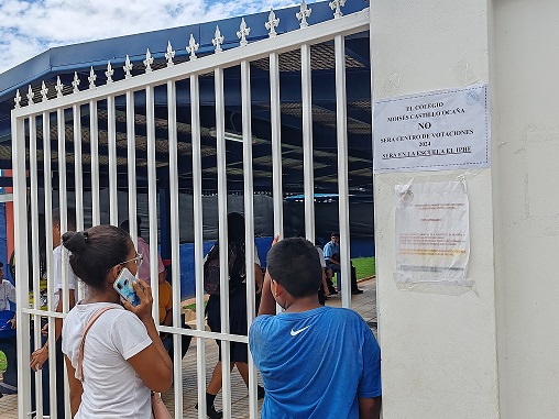 La decisión es porque el colegio MCO no cuenta con facilidades para  personas con movilidad reducida. Foto: Eric A. Montenegro.