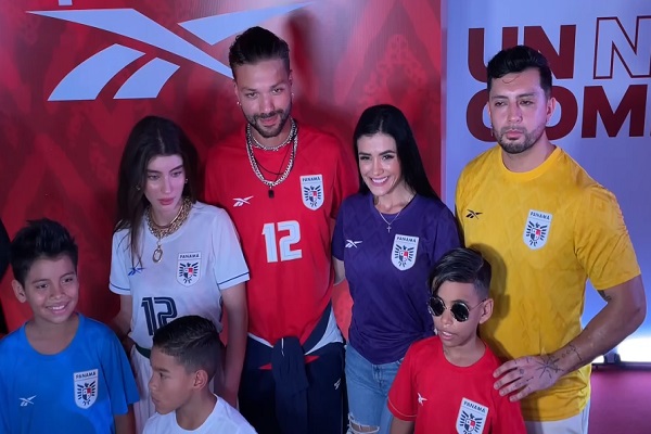 Presentan la nueva camiseta de la selección de Panamá. Foto: EFE