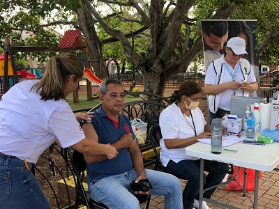 Además de los centros de Salud hay puestos de vacunación en parques, supermercados y centros comerciales. Foto: Thays Domínguez,