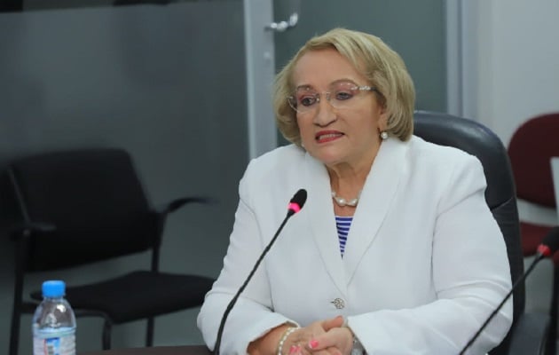 La rectora de Unachi, Etelvina Medianero de Bonagas, durante su visita  a la Asamblea esta semana. Foto: Cortesía