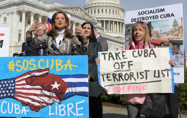 Manifestaciones a favor y en contra de Cuba. Foto: EFE