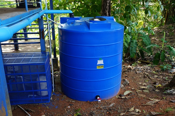 El agua de lluvia recolectada sirve para necesidades básicas de estudiantes, docentes y administrativos de la escuela. Foto: Cortesía