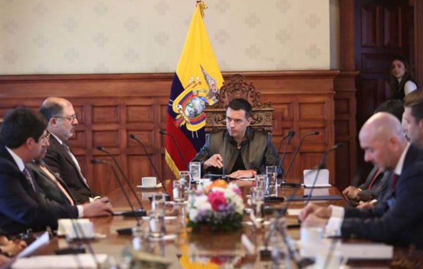 El presidente de Ecuador, Daniel Noboa durante una reunión en el Palacio de Gobierno. Foto: EFE 