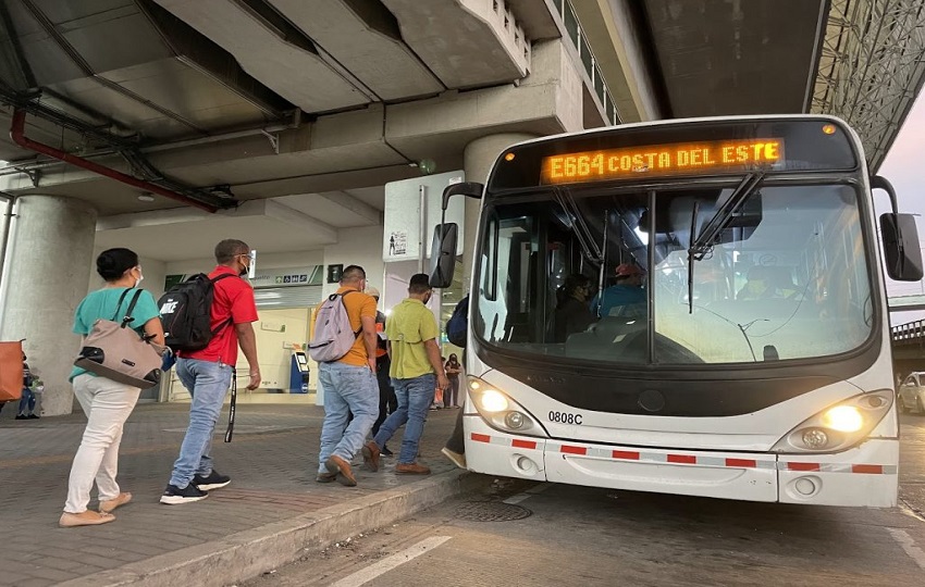 Más de 400 buses están fuera de servicio debido a falta de repuestos. Foto: Cortesía