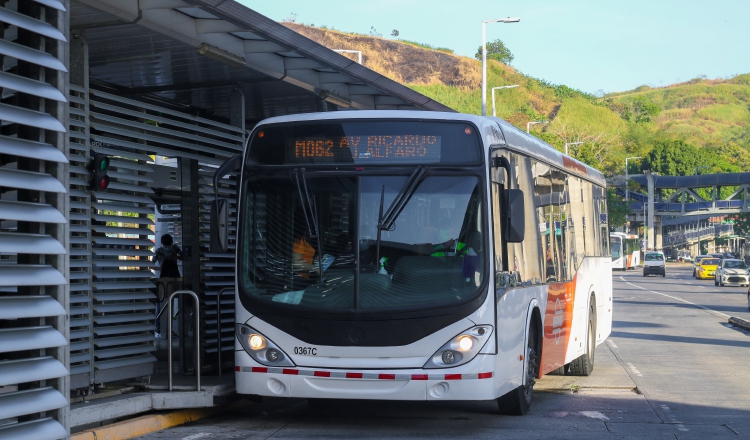 Más de 400 buses están fuera de servicio debido a falta de repuestos. 