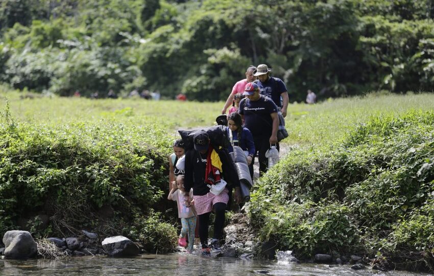 El flujo de migración irregular por Darién sigue en aumento. Foto: EFE