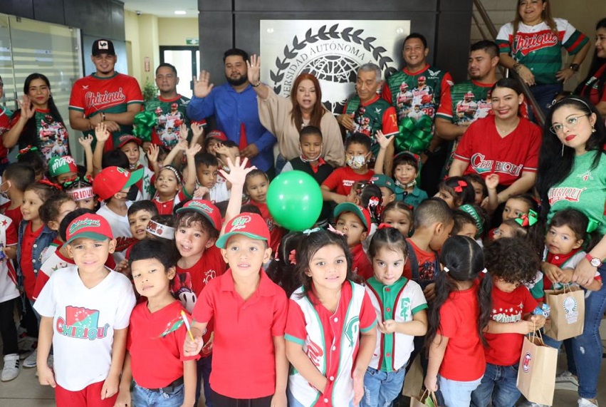 Los niños realizaron un recorrido por las instalaciones de la universidad. Foto: Cortesía.