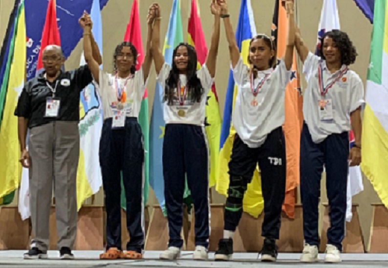 Estudiantes que participaron en los juegos juveniles, trajeron a Veraguas medallas de oro y plata. Foto: Melquiades Vásquez 