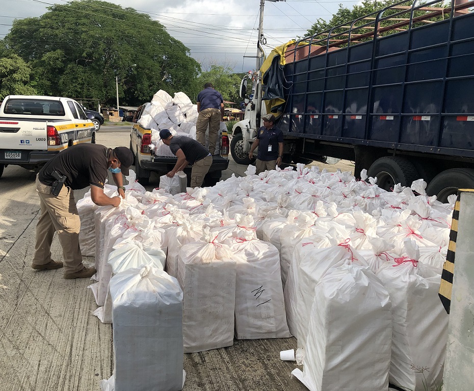 En un camión que viajaba desde Panamá hacia Chiriquí, se transportaba la mercancía ilegal. Foto: Thays Domínguez