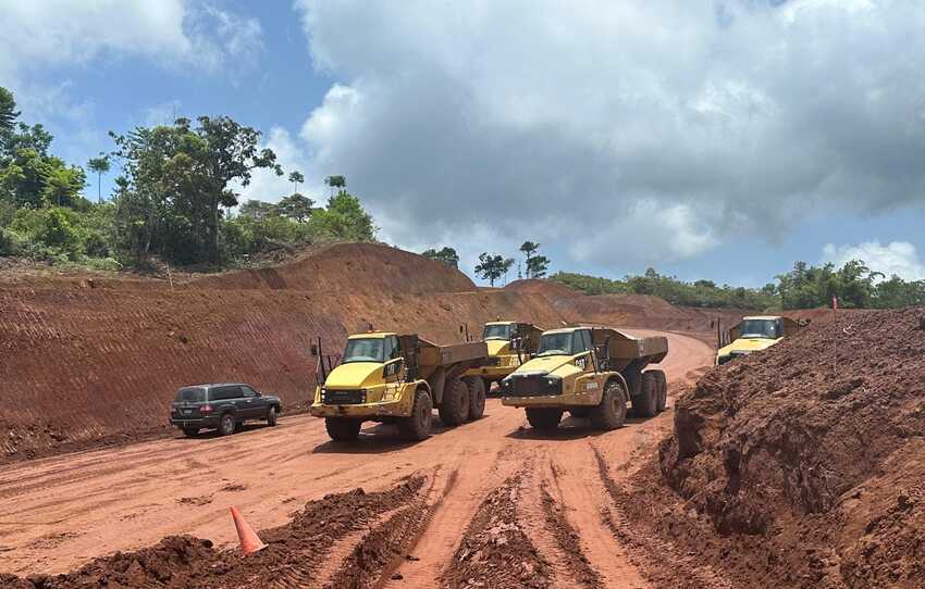 A pesar de que se había logrado que el MOP cambiara el alineamiento, la carretera entró a la reserva. Foto: Cortesía