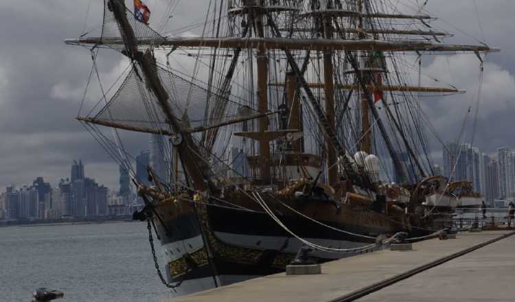 Vista de la nave  Amerigo Vespucci en el puerto de cruceros de Amador, en su parada por Panamá. Víctor Arosemena