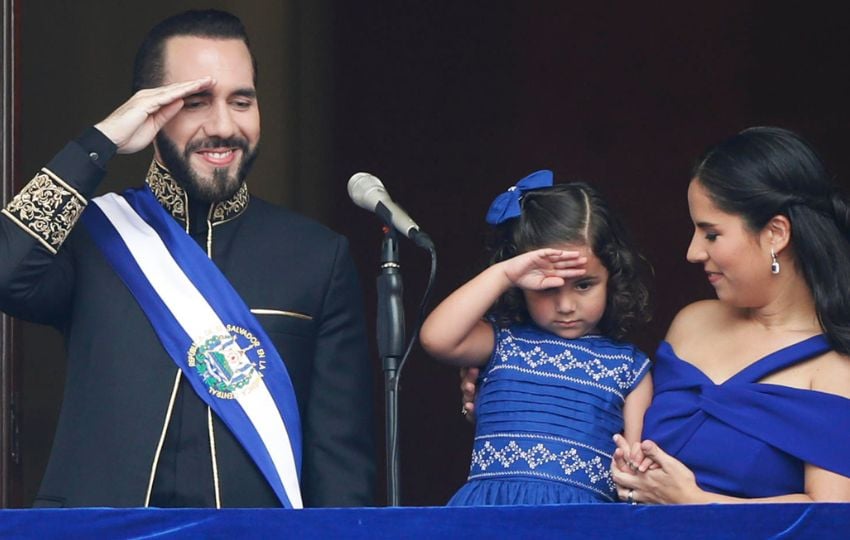 El presidente Bukele promete "sanar" la economía de El Salvador en su segundo mandato. Foto: EFE