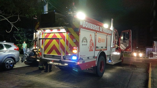 Fueron 80 camisas rojas las que intervinieron para extinguir las llamas. Foto: Cortesía