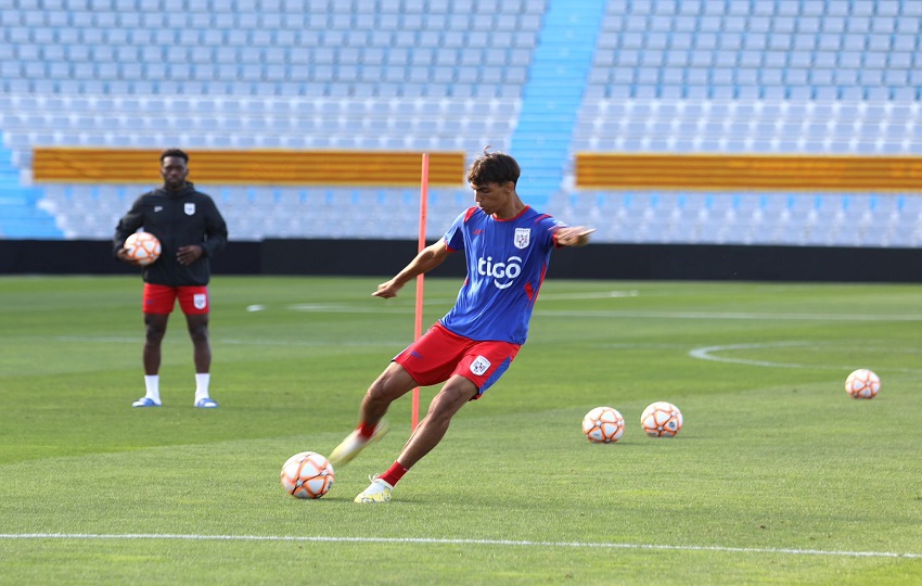 Martín Krug en los entrenamientos con Panamá. Foto:Cantera Levante UD
