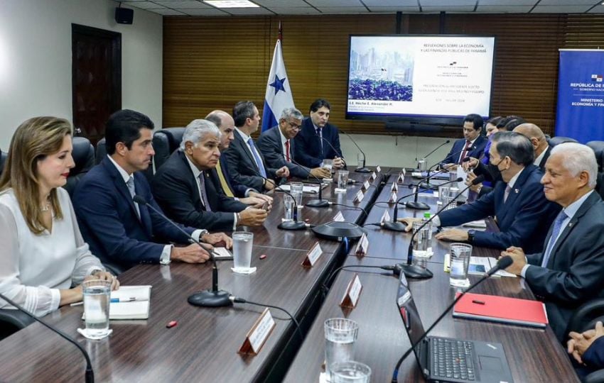 La reunión se llevó a cabo en el Ministerio de Economía y Finanzas. Foto: Cortesía