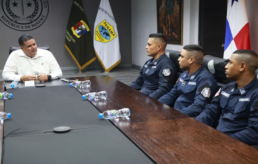 El ministro Juan Manuel Pino destacó la valentía de las unidades. Foto: Cortesía 