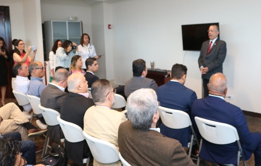 El ministro Augusto Valderrama estuvo a cargo de la inauguración. Foto: Cortesía Mida