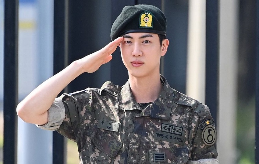 Jin a su salida del servicio militar. Foto: @bighit_ent