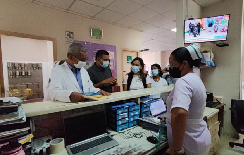 Una de las necesidades, dijo el director médico de este sanatorio, Ycly Jaén, es la instalación de ductos de aire acondicionado en el tercer y cuarto piso. Foto. Eric Montenegro