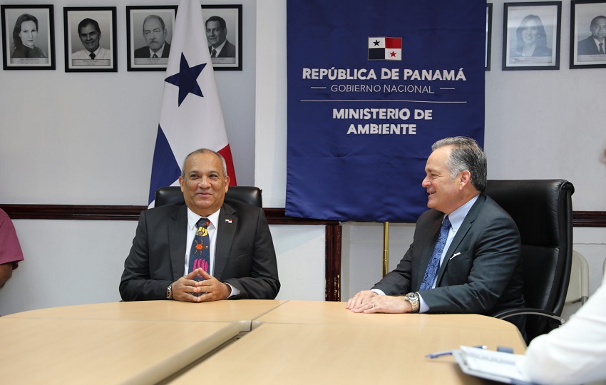 Juan Carlos Navarro dijo que seguirá recibiendo información básica sobre ambiente durante las próximas semanas. Foto: Cortesía