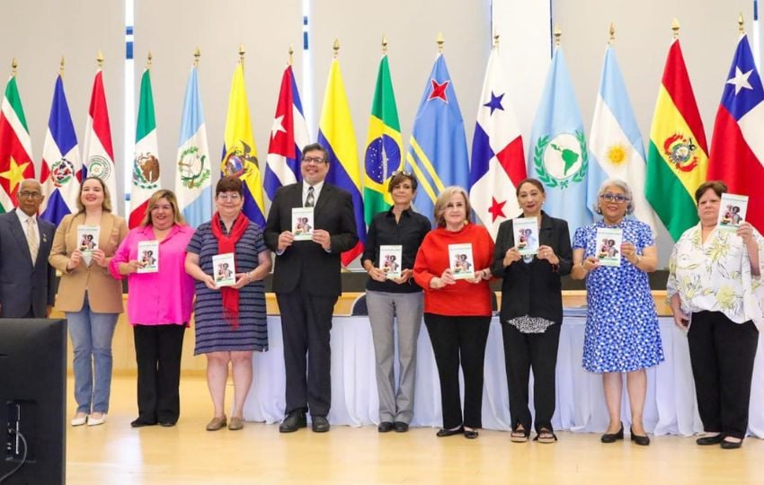 Ministra María Inés Castillo presenta la nueva Política Pública a favor de las Personas Mayores en Panamá 2024-2030, “Por un Envejecimiento Saludable”. Foto: Cortesía