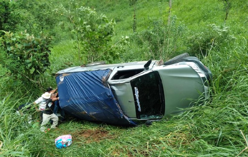 La “chiva”, como es conocido este tipo de transporte de pasajeros hacia las zonas rurales de Capira, había partido desde el distrito de La Chorrera. Foto. Eric Montenegro