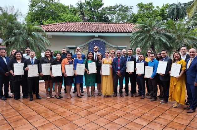 Los profesores que recibieron la especialización en física proceden de diferentes regiones educativas de Panamá. Foto: Cortesía