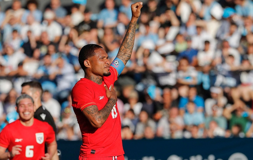 Davis podría llevar el brazalete de capitán en lugar del lesionado Ánibal Godoy. Foto: EFE