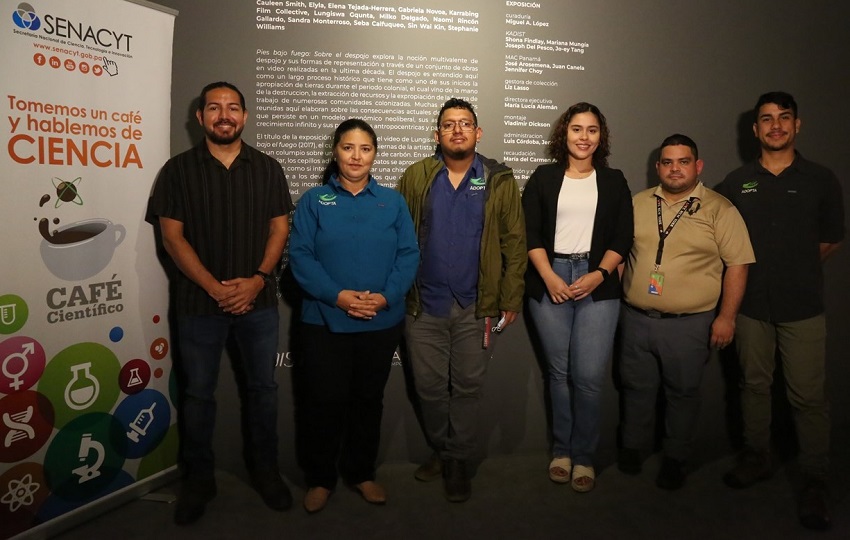 Investigadores durante la actividad de divulgación realizada esta semana. Foto: Cortesía/ Senacyt