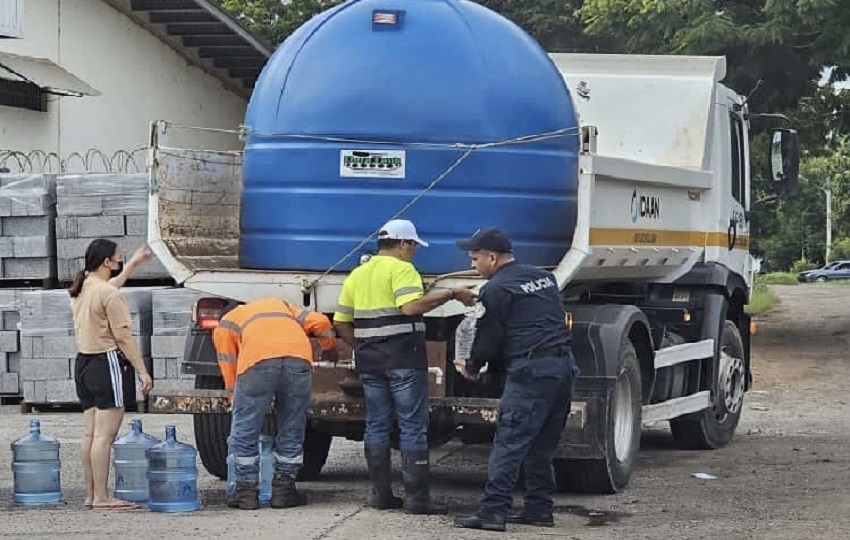 De darse un muestreo satisfactorio y los niveles estén normales, y esperan que en las últimas el suministro se restablezca el suministro de agua en los hogares en la provincia santeña. Foto. Thays Domíngue