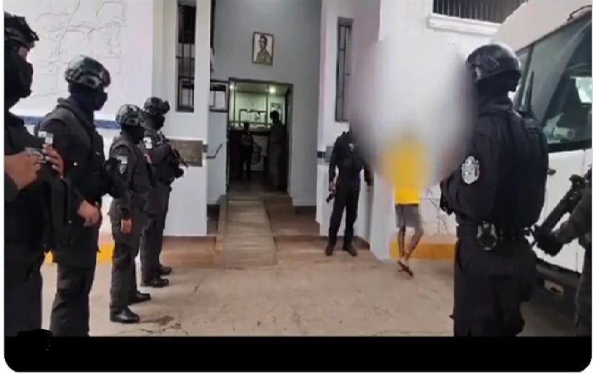 Con intenso operativo de seguridad se llevó a cabo el traslado de 19 personas presuntamente implicadas en un doble homicidio en Guánico, Tonosí. Foto. Proteger y Servir