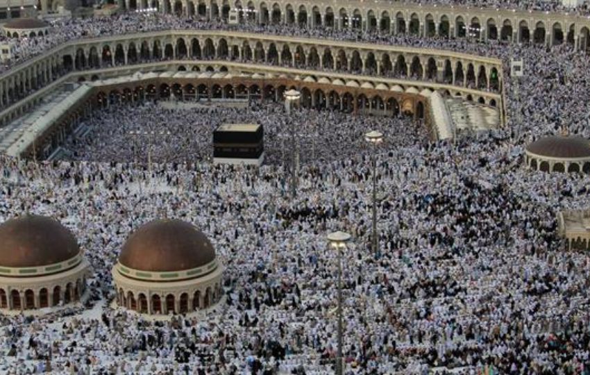 Cientos de peregrinos musulmanes durante la peregrinación anual a La Meca (Arabia Saudí). Foto: EFE