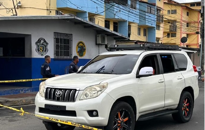 Se llevan a cabo una serie de operativos policiales en diferentes multifamiliares en la comunidad de La Feria, con la intención de dar con los pistoleros. Foto. Diomedes Sánchez