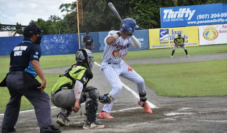 Panamá Oeste y Azuero juegan en el Justino Salinas. Foto: Fedebeis