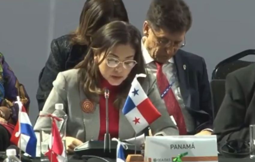 La canciller de Panamá, Janaina Tewaney Mencomo.