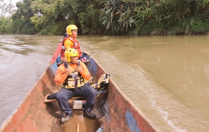 Las autoridades locales y miembros de la comunidad están llevando a cabo labores de búsqueda en un esfuerzo por encontrar al estudiante desaparecido. Foto. Sinaproc