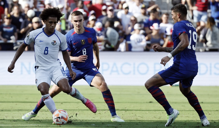 Panamá en duro partido contra Estados Unidos. Foto: EFE