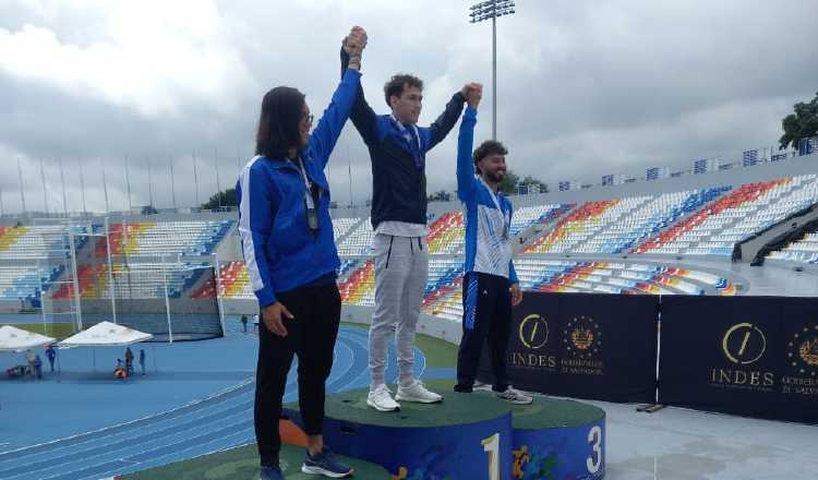 Jaime Escobar gana oro en salto alto en El Salvador. Foto: Cortesía