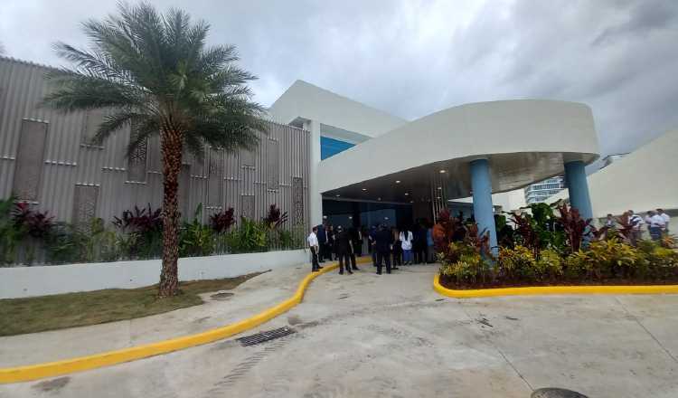 Con este hospital se completa la Ciudad de la Salud, que fue abierta por partes y, finalmente inaugurada en enero de este año a un costo superior a los $1,000 millones. francisco paz