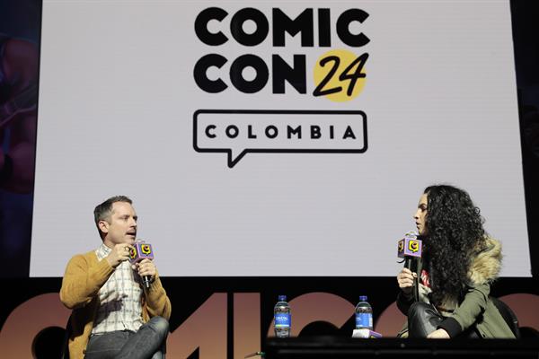 El actor estadounidense Elijah Wood habla en un conversatorio en la 'Comic Con Colombia' en Bogotá (Colombia). EFE